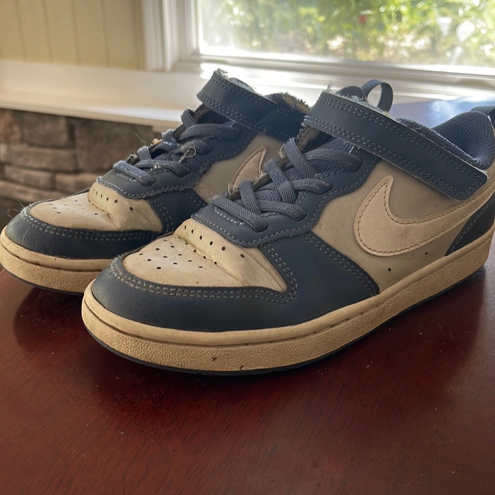 Nike kids size 3 blue/gray
